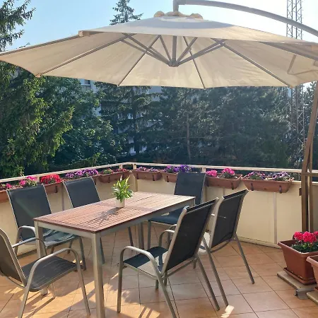 Csendes Bekes Belvarosi Lakas, Nagy Terasszal Veszprém Exterior photo