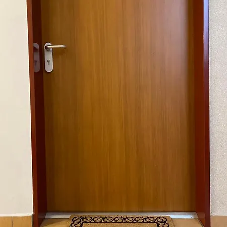 Csendes Bekes Belvarosi Lakas, Nagy Terasszal Veszprém Exterior photo