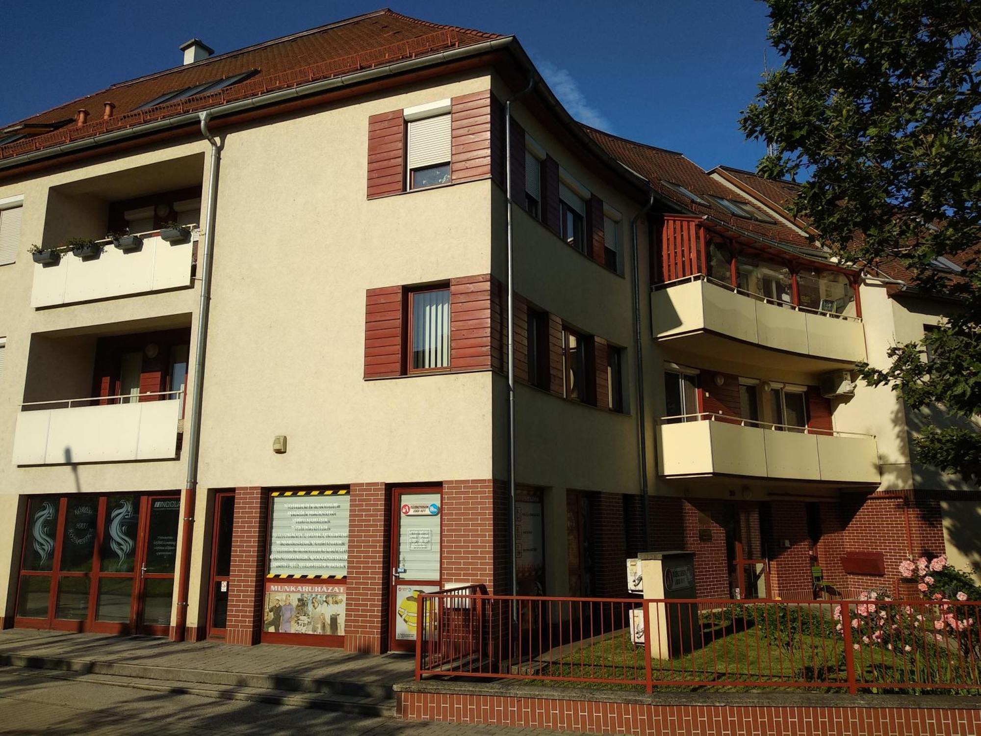 Csendes Bekes Belvarosi Lakas, Nagy Terasszal Apartment